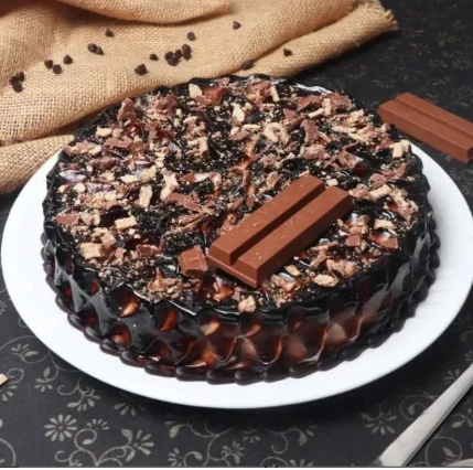 Kit-Kat premium Chocolate Cake